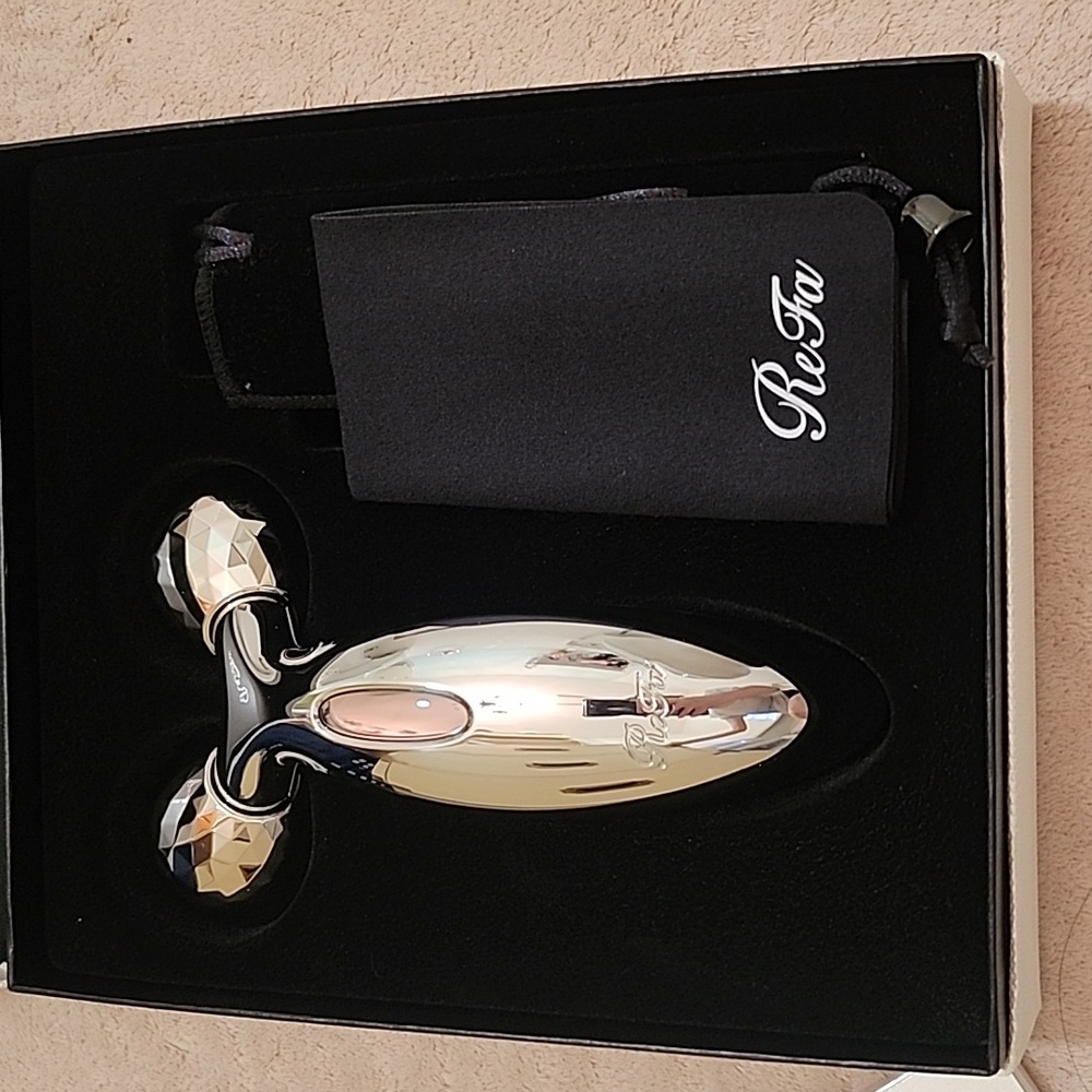 ReFa Carat NIB micro current face and body roller